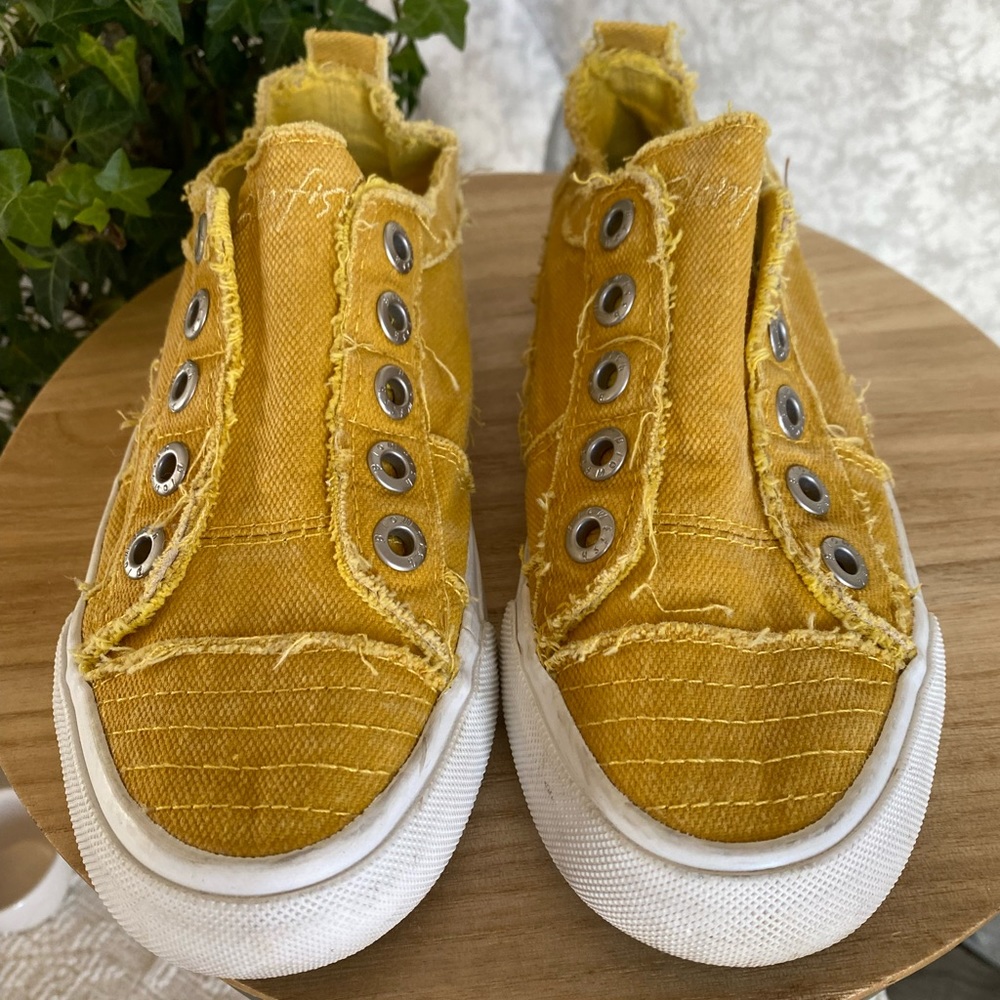 Blowfish 🐡 Slip-on tennies